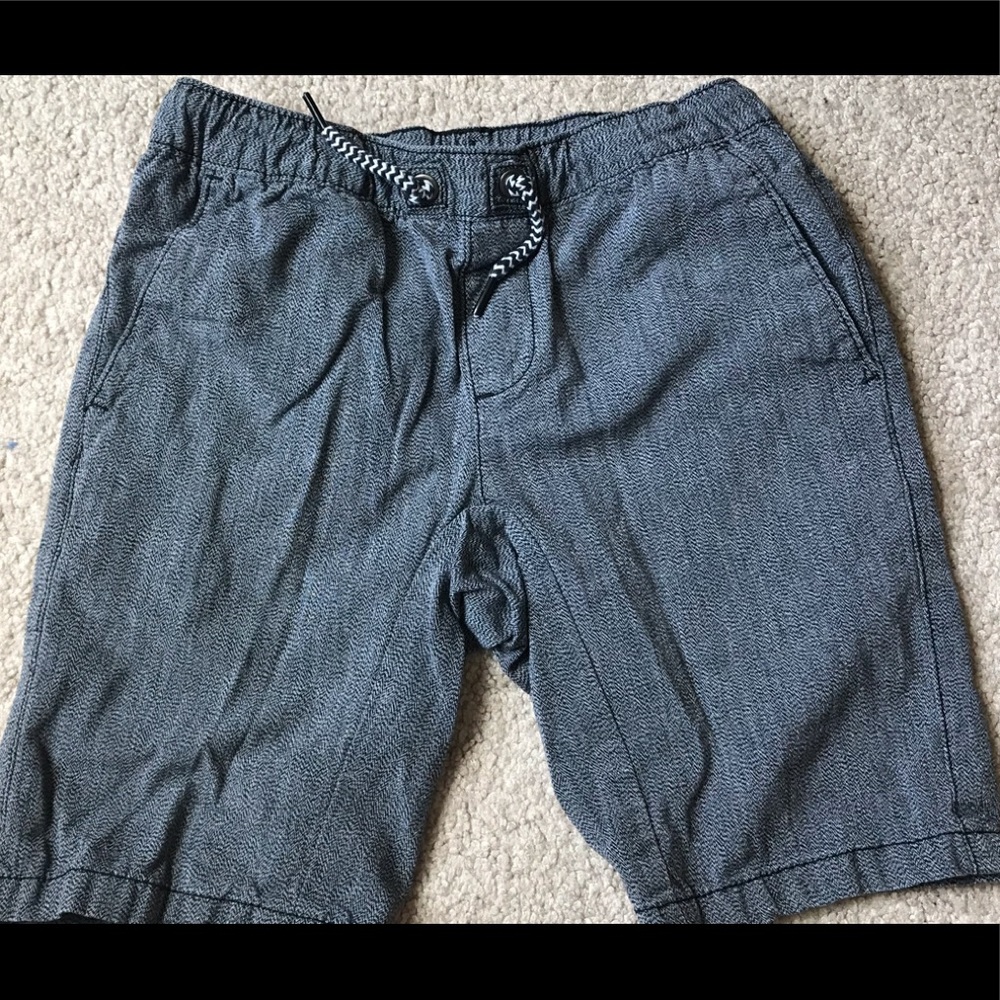 Boys pull on shorts. Size 7. Good condition.